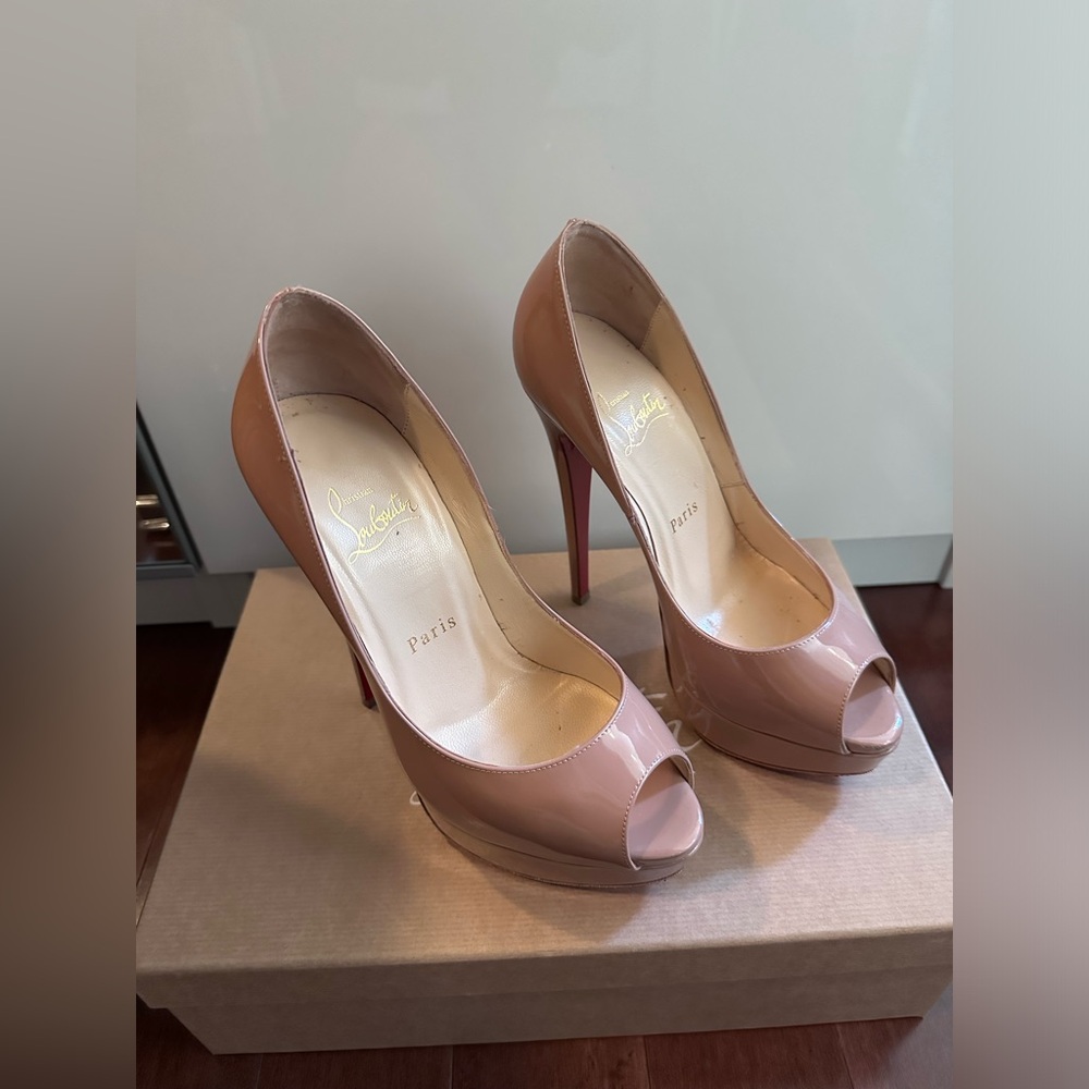 AUTHENTIC Christian Louboutin heels. Size 36.5
